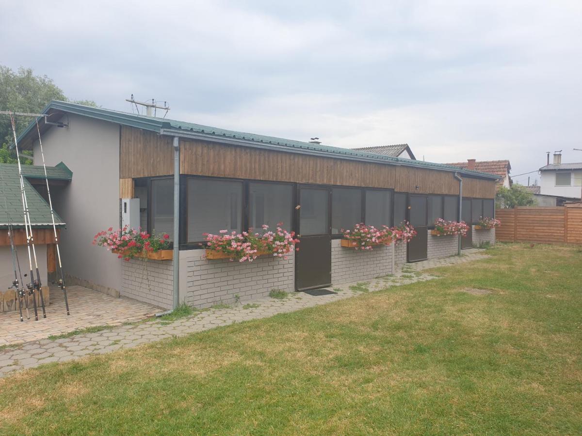 Udicarski Dom Usce Aljmaš Esterno foto