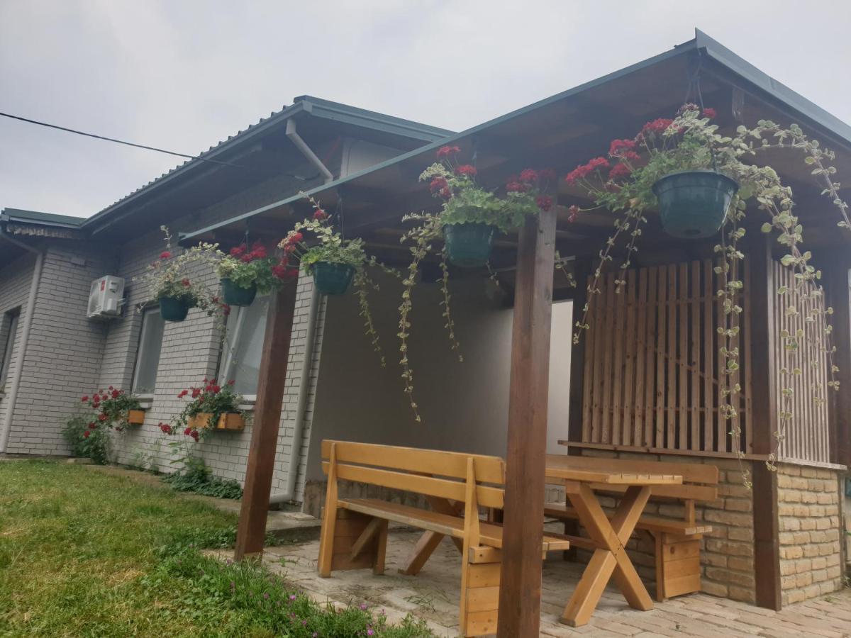 Udicarski Dom Usce Aljmaš Esterno foto