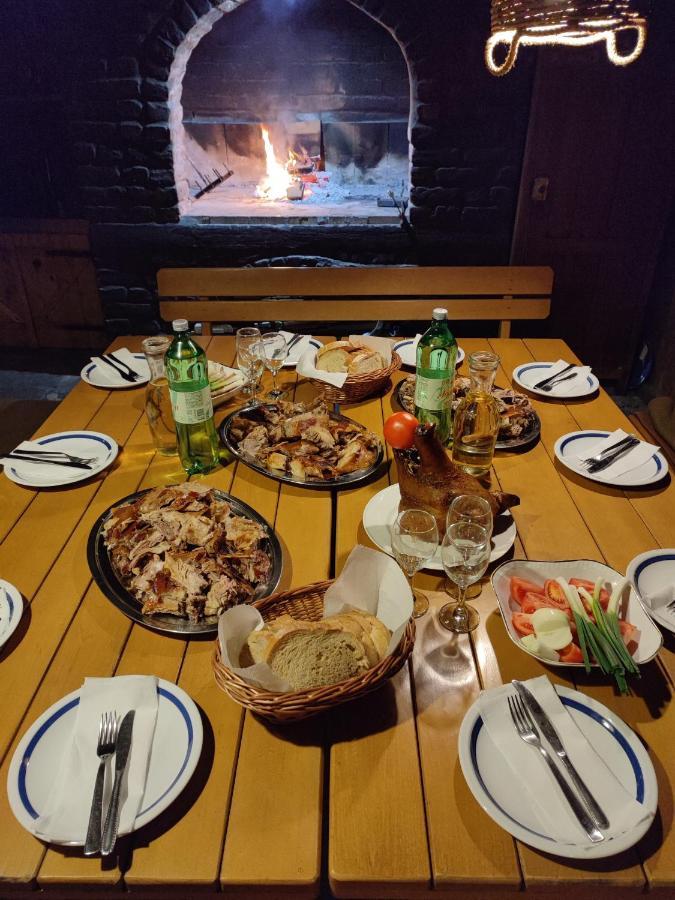 Udicarski Dom Usce Aljmaš Esterno foto